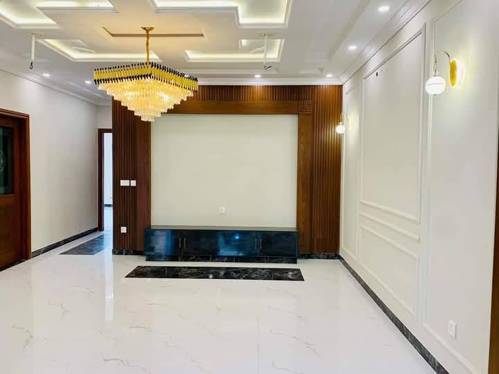 10 Marla Brand New Designer House for Sale in Park View City