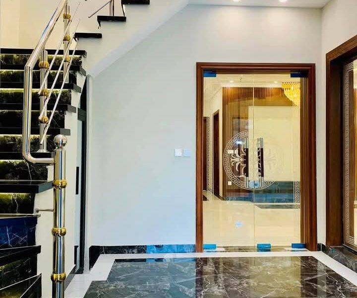 10 Marla Brand New Designer House for Sale in Park View City