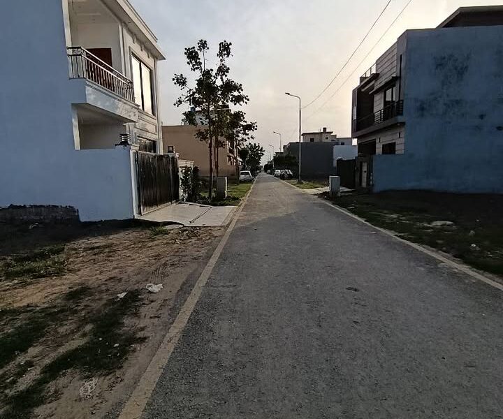 5 Marla Corner Plot For Sale in Park View City Lahore